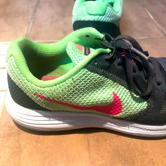 Nike women size 8.5 runners - Picture 2 of 2